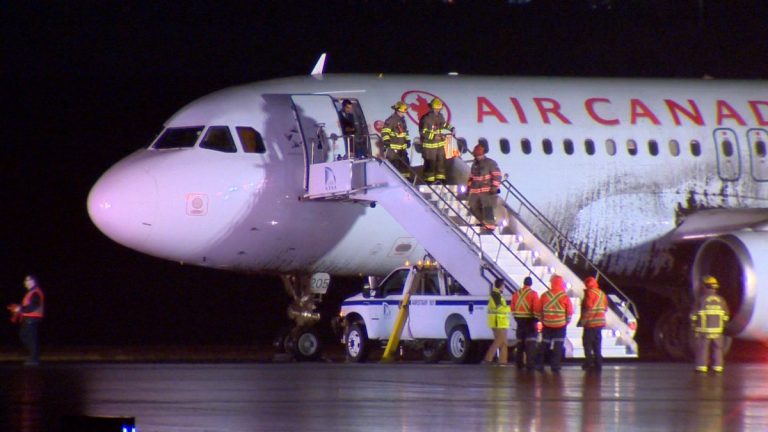 Air Canada Uçağı Pistten Çıktı