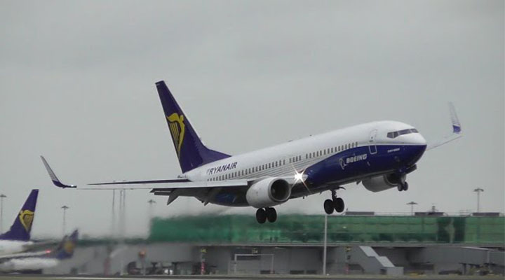 Bir Spotterın Gözünden Şiddetli Fırtınada Sallanan Uçaklar!