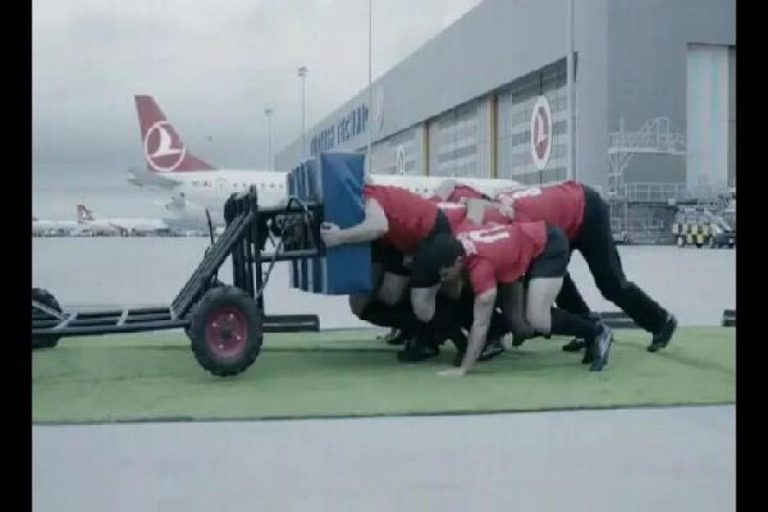 İngiliz Rugby Takımı THY uçağını böyle İtti (Videolu)