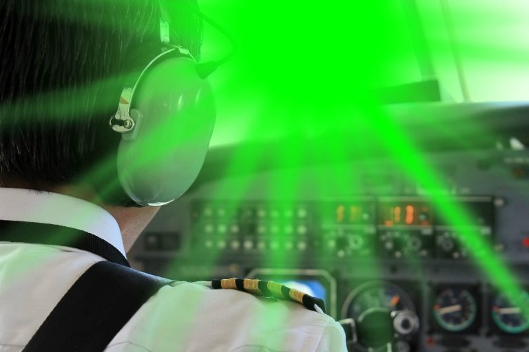 Pilotların korkulu rüyası: Lazer saldırıları