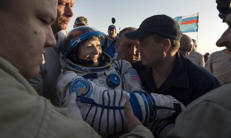 ABD’li kadın astronot 288 gün sonra dünyaya döndü