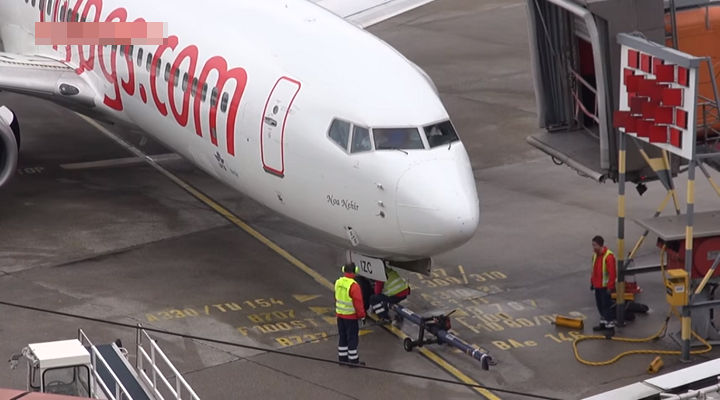 Pegasus Uçağının Park Sorunu Nasıl Çözüldü? (Videolu)