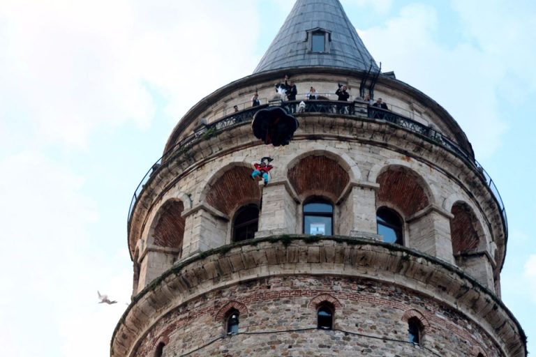 Galata Kulesi’nden Tarihi Atlayış Gerçekleşti