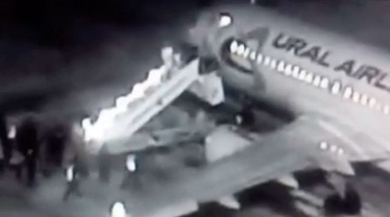 Uçak merdiveni çöktü beş yolcu yaralandı
