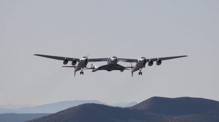 Virgin Galactic İlk Kez Bir Yolcuyla Uzay Sınırında