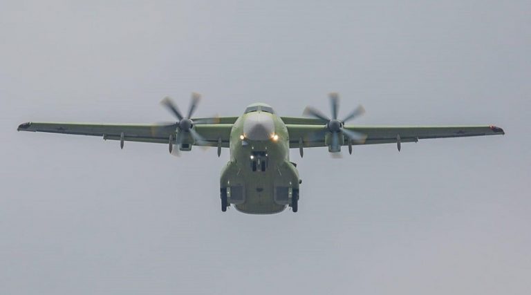 Rusya’nın yeni nakliye uçağı Il-112V ilk uçuşunu gerçekleştirdi
