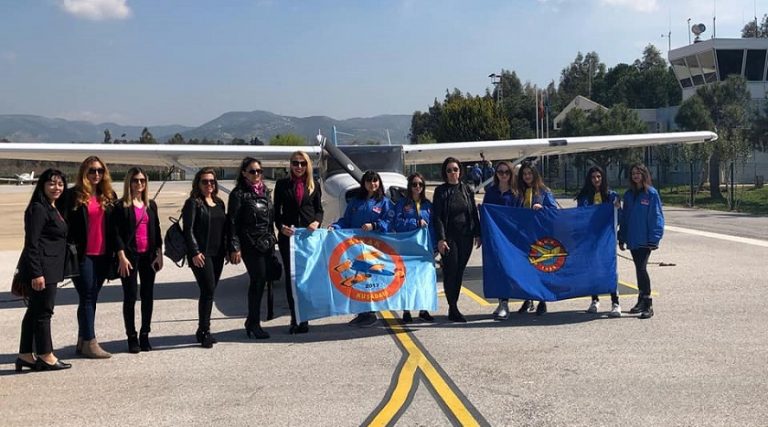 Kuşadası’nda kadınlara havacılığı sevdiriyorlar