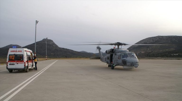 Deniz Kuvvetlerine ait helikopter kalp krizi geçiren hasta için havalandı