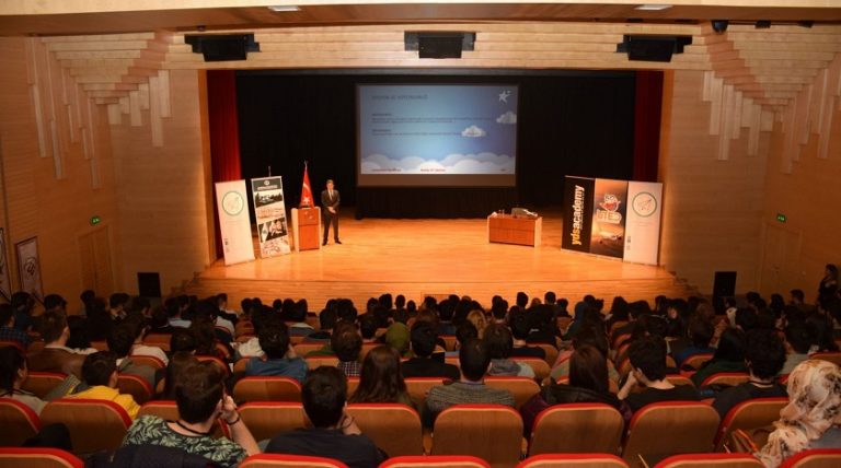 ESTÜ Sivil Havacılık Kulübünden ”Havacılık Zirvesi’