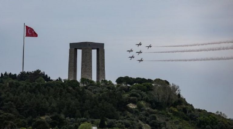 Türk Yıldızları Çanakkale’de nefesleri kesti
