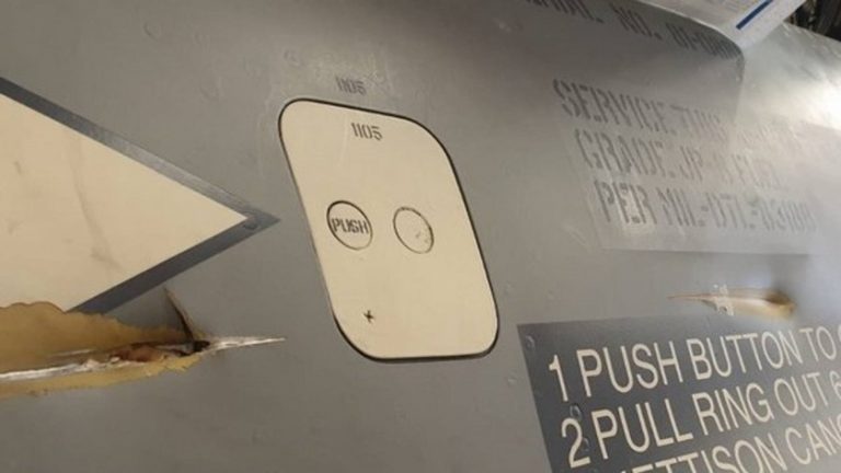 F-16 kendi mermisiyle kendini vurdu