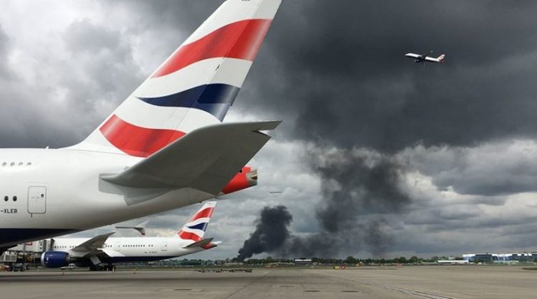 Kömür deposundaki yangın Heathrow seferlerini aksatıyor