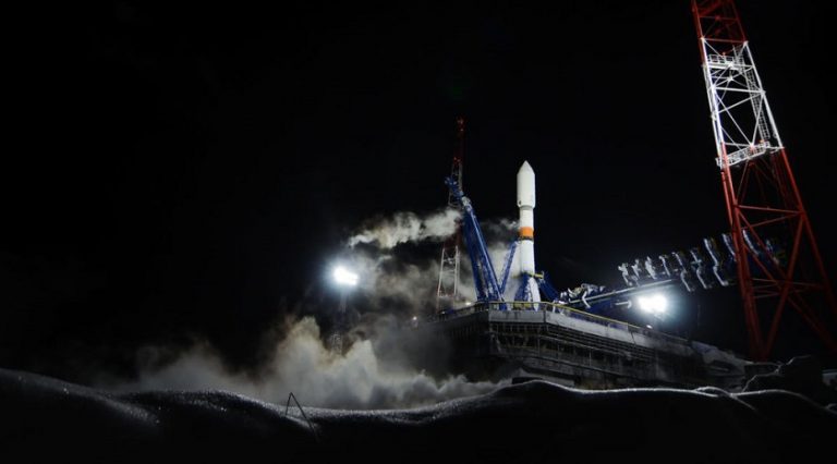 Soyuz füzesine yıldırım düştü