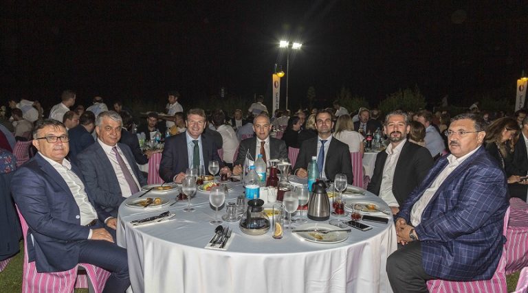 SunExpress’ten 1000 kişilik dev İftar yemeği