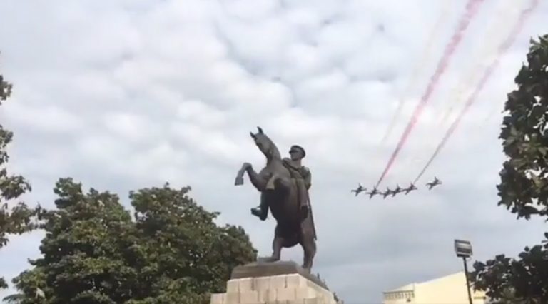 SOLOTÜRK ve Türk Yıldızları 19 Mayıs coşkusunu gökyüzüne taşıdı