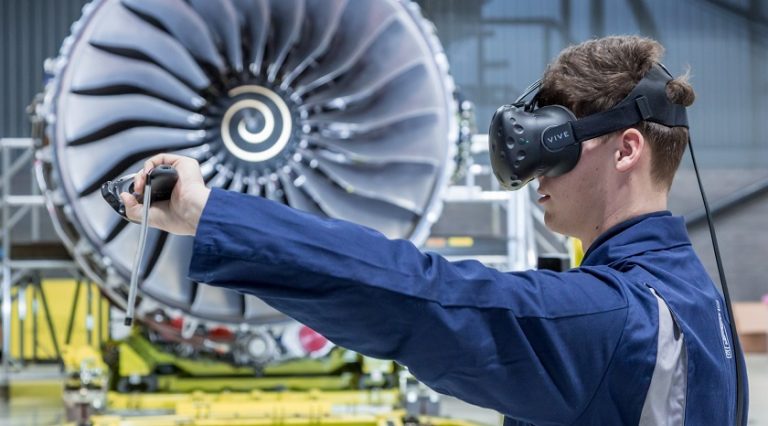 Rolls-Royce ve Katar Hava Yolları Mühendislerini VR Kullanarak Eğitiyor