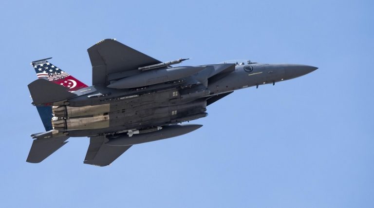Savaş uçakları ‘Bomba Tehdidi’ olan yolcu uçağı için havalandı