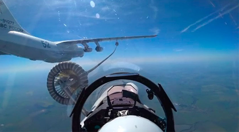 Rus pilotların gözünden havada yakıt ikmali