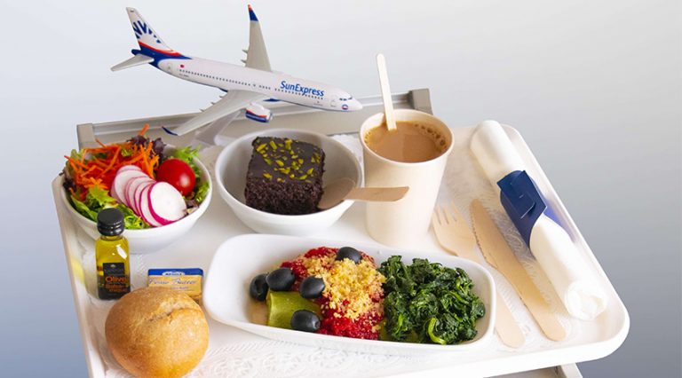 SunExpress, tüm uluslararası uçuşlarında plastik ürünleri kaldırdı