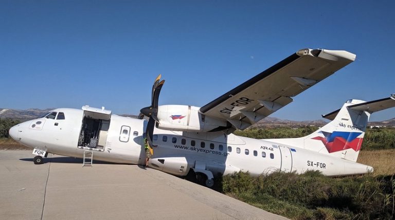 Yunanistan’da yolcu uçağı pistten düştü