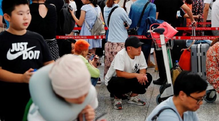 Hong Kong Havalimanı abluka altında