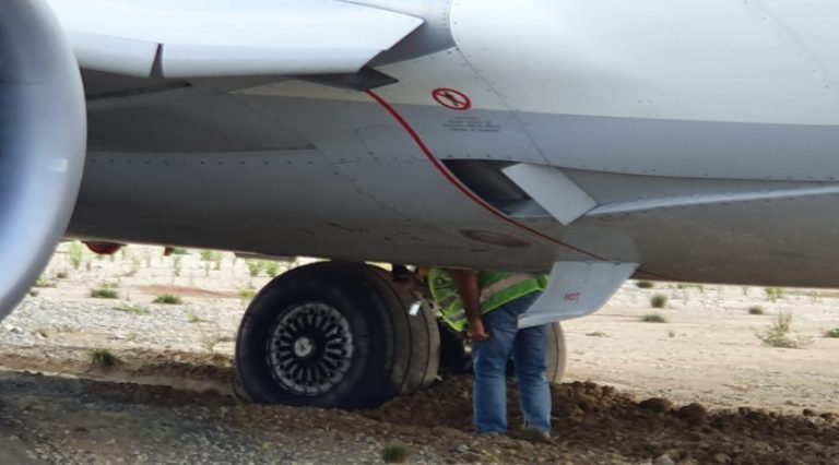 THY uçağı taksi yolundan çıktı