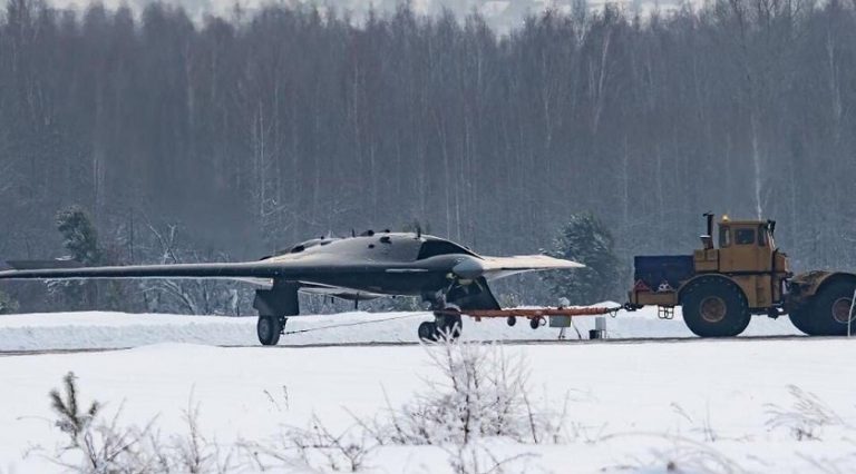 Rus insansız hava aracı Okhotnik B ilk uçuşunu gerçekleştirdi