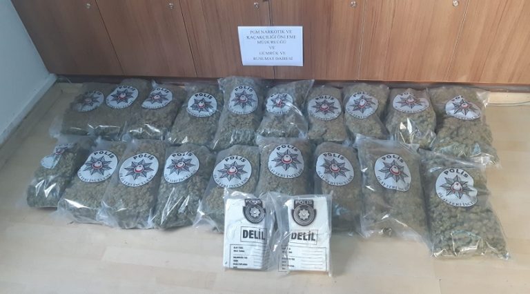 Bavuldan 22 kg uyuşturucu çıktı