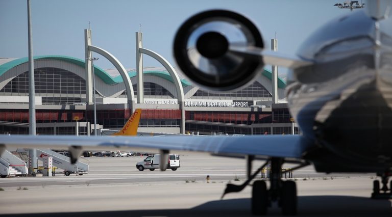 Sabiha Gökçen Uluslararası Havalimanı terminal binasına, ABD’den “YEŞİL BİNA SERTİFİKASI” verildi