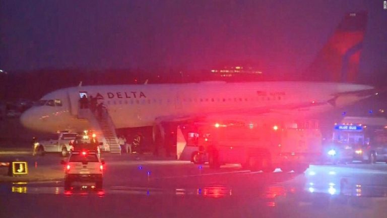 Delta Uçağı Pistten Çıktı