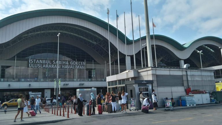 Sabiha Gökçen Havalimanı’nda uçuşlar yarın sabah 06.00’ya ertelendi