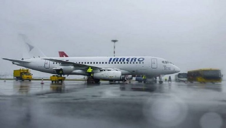 IrAero uçağı yapım aşamasında olan piste indi (Videolu)
