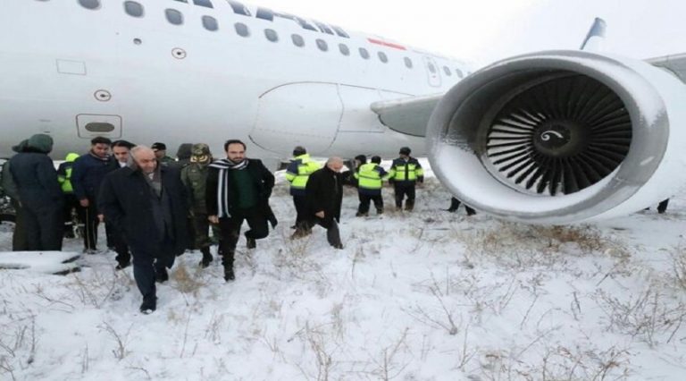 İran Air uçağı pistten çıktı