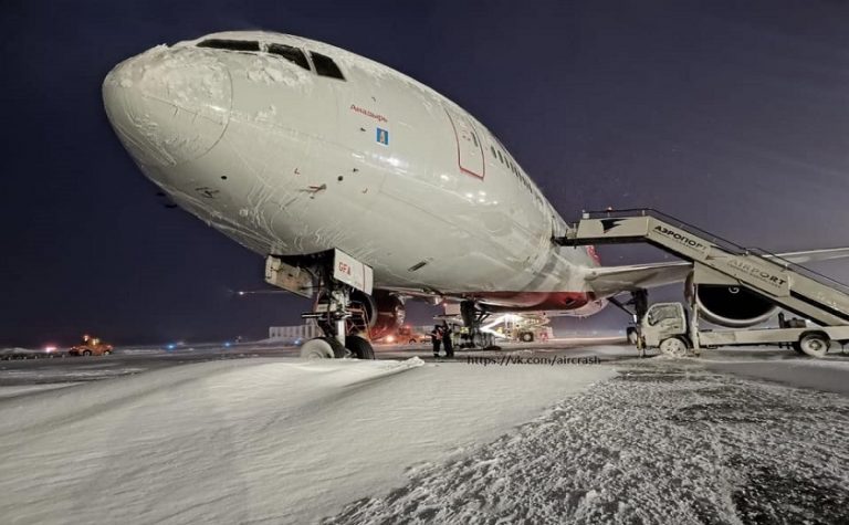 Boeing 777’nin burun iniş takımı hasar aldı