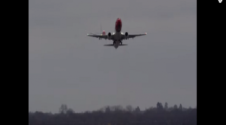 Pilotlar Dennis fırtınasıyla böyle mücadele etti (Videolu)