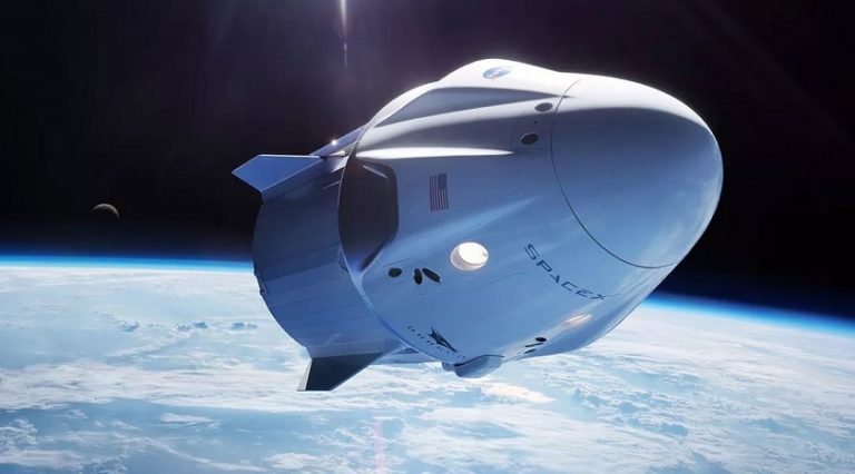 SpaceX ve Space Adventures ilk turistleri gelecek sene uzaya gönderiyor
