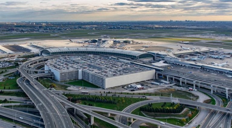 Toronto Havalimanında aynı pistte aynı anda iki Uçak Kalkışta!