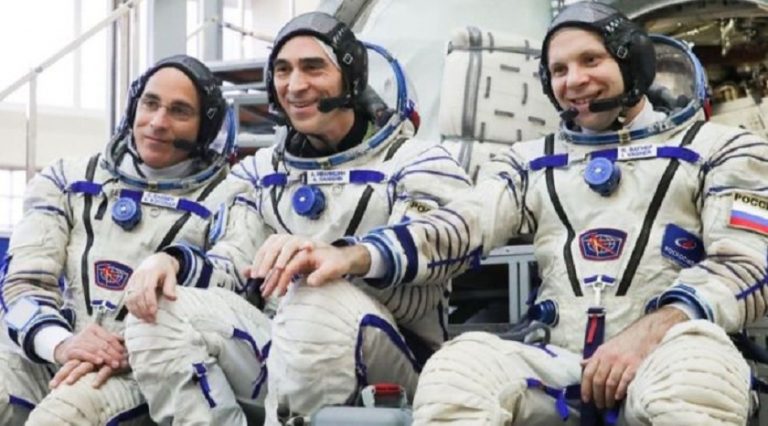 Yeni astronot ve kozmonotlar ISS’ye virüs bulaşmaması için karantina önlemleri altında uzaya gönderildi