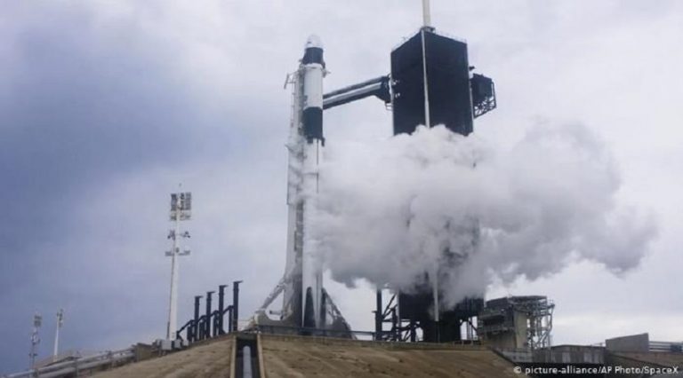 NASA “Crew Dragon” uçuşunu erteledi