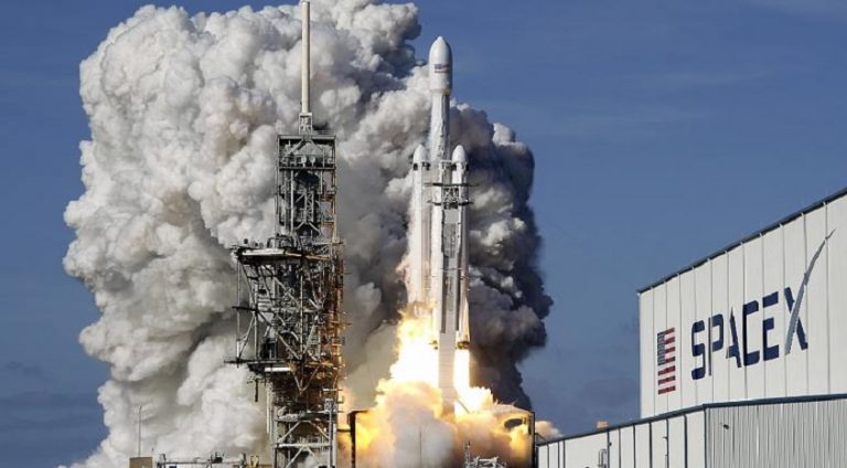 SpaceX’in ilk astronotlu uzay uçuşu ertelenebilir
