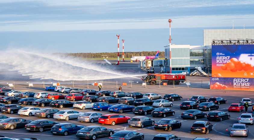 Havalimanında araba sineması düzenlendi