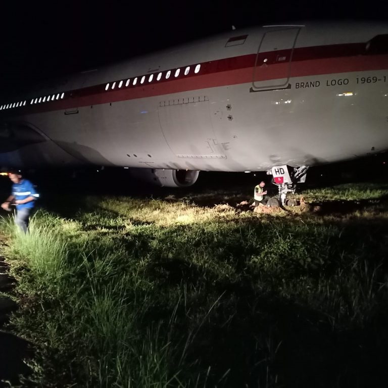 Garuda uçağı pistten çıktı