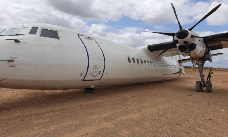 Fokker-50 toprak piste inişi sırasında hasar gördü