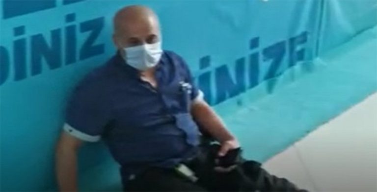 İstanbul Havalimanı’nda saatlerdir corona testi için sıra beklediler
