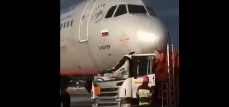 Yakıt tankeri A320’ye çarptı
