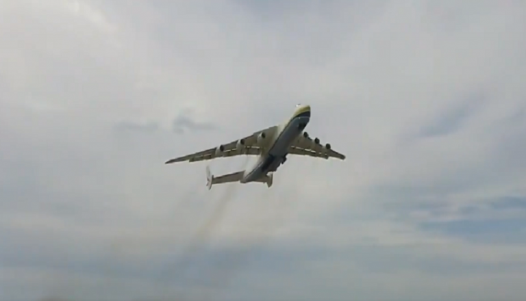 Dünyanın en büyük uçağı An-225 yeniden gökyüzünde