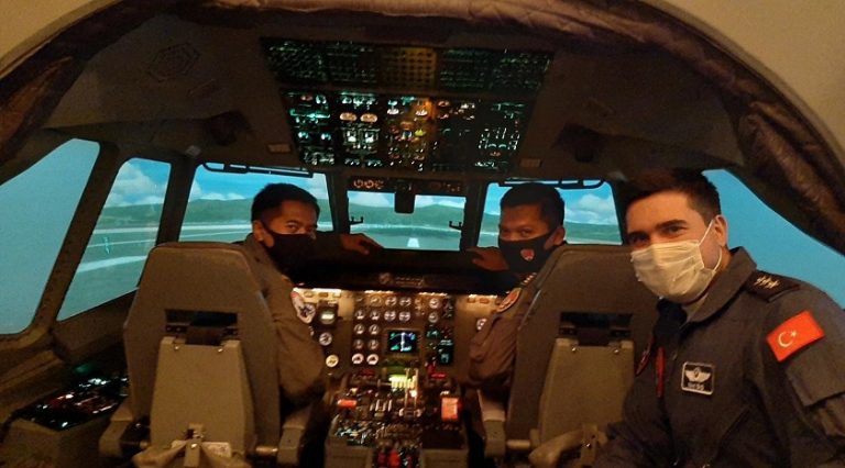 Endonezya Hava Kuvvetleri pilotlarına CN235 CASA Uçağı Simülatör Tazeleme Uçuş Eğitimleri verildi