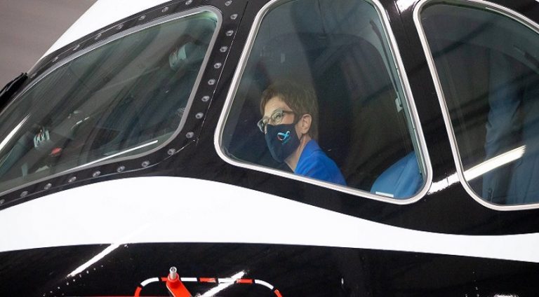 Almanya Hükümeti ilk A350 uçağını teslim aldı