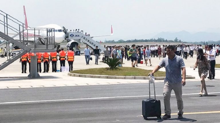 Çin, COVID-19 nedeniyle üç havayolunun uçuşlarını askıya aldı