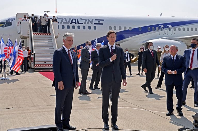 İsrail’le BAE arasında direkt uçak seferleri başladı